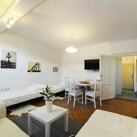 Main Square Apartment
